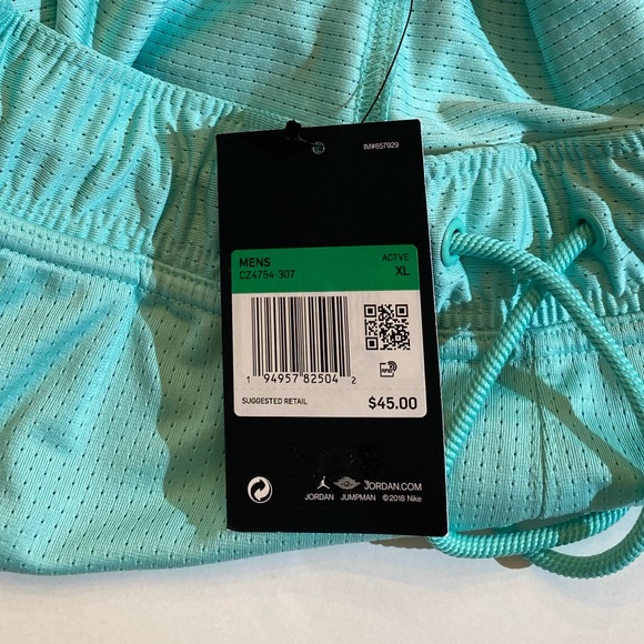 100%polyester - Picture 6 of 6